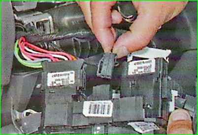 How to remove the steering column switch Lada Largus