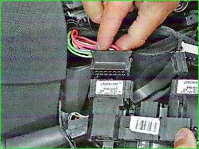 How to remove the steering column switch Lada Largus