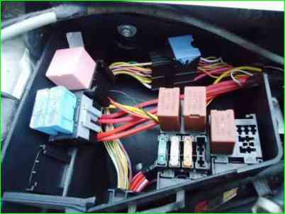 Как заменить предохранители автомобиля Лада Ларгус