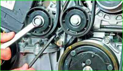 Как заменить ремень генератора автомобиля Лада Ларгус двигатель K7M