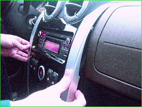 Removing the heating and air conditioning control unit of the Lada Largus