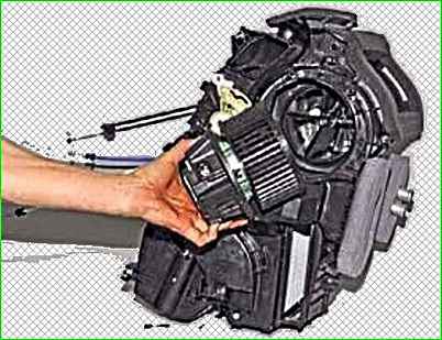 Снятие и установка испарителя кондиционера автомобиля Лада Ларгус