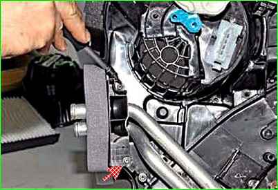 Снятие и установка испарителя кондиционера автомобиля Лада Ларгус