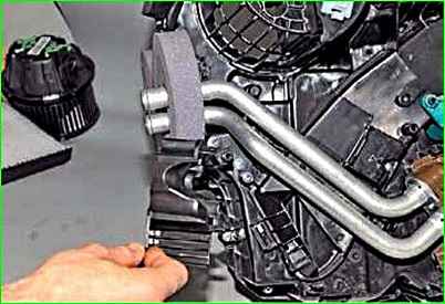 Снятие и установка испарителя кондиционера автомобиля Лада Ларгус