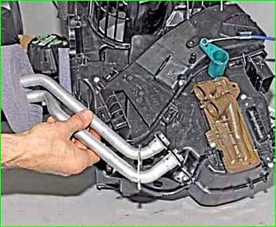 Снятие и установка испарителя кондиционера автомобиля Лада Ларгус