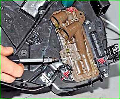 Снятие и установка испарителя кондиционера автомобиля Лада Ларгус