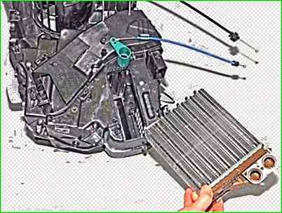 Снятие и установка испарителя кондиционера автомобиля Лада Ларгус