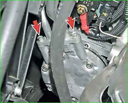 How to remove the air conditioning compressor of a Lada Largus car