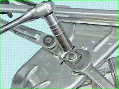 Снятие и установка моторедуктора стеклоочистителя ветрового окна