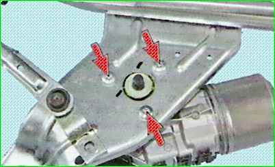 Снятие и установка моторедуктора стеклоочистителя ветрового окна