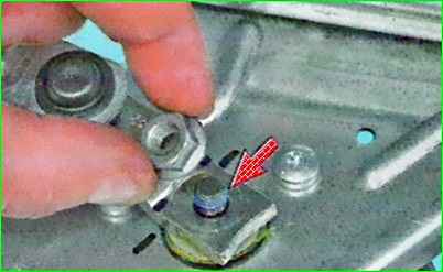 Снятие и установка моторедуктора стеклоочистителя ветрового окна