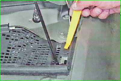 Снятие и установка трапеции стеклоочистителя