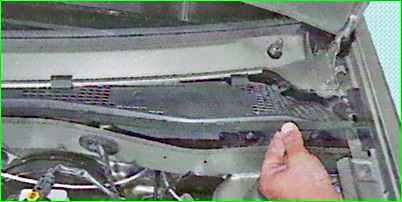 Снятие и установка трапеции стеклоочистителя