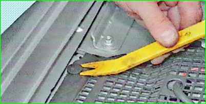 Снятие и установка трапеции стеклоочистителя