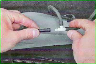 Снятие и установка трапеции стеклоочистителя