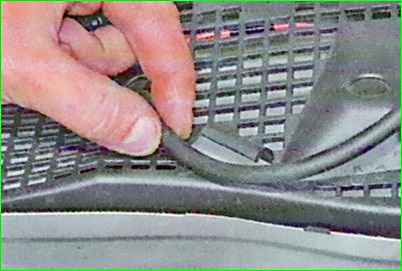 Снятие и установка трапеции стеклоочистителя