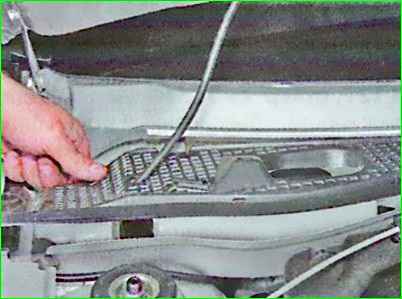 Снятие и установка трапеции стеклоочистителя