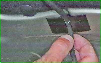 Снятие и установка трапеции стеклоочистителя