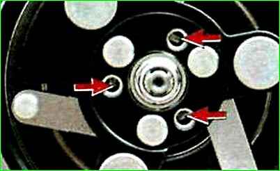Austausch des Lagers der Riemenscheibe und Kupplung des Klimakompressors