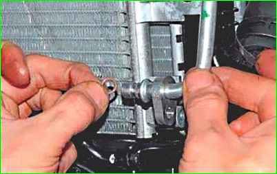 Lada Largus кондиционерінің конденсаторын қалай алып тастауға болады