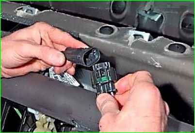 Снятие и установка отопителя автомобиля Лада Ларгус