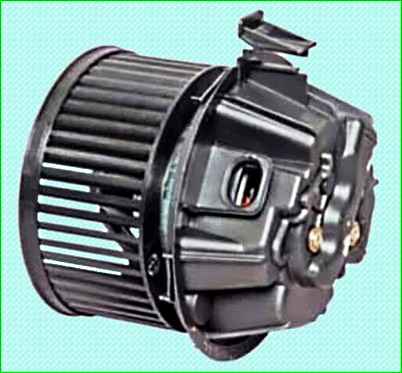 Removing the heater fan