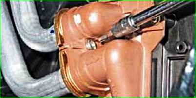 Removing the heater radiator