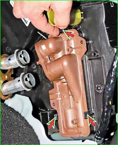 Removing the heater radiator