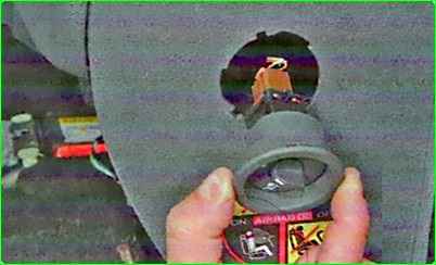 Как снять подушку безопасности переднего пассажира Лада Ларгус