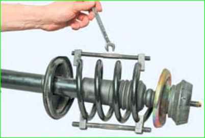 Как заменить переднюю амортстойку Лада Ларгус