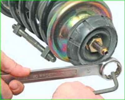 Как заменить переднюю амортстойку Лада Ларгус