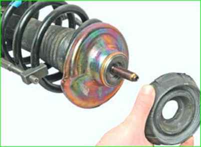 Как заменить переднюю амортстойку Лада Ларгус