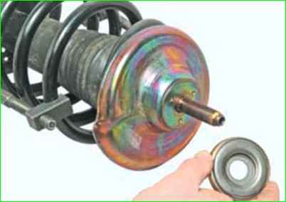 Как заменить переднюю амортстойку Лада Ларгус