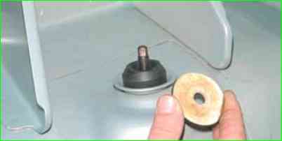 Замена задних амортизаторов автомобиля Лада Ларгус