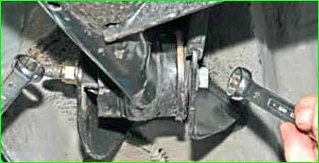 Lada Largus артқы аспа арқалығын қалай ауыстыруға болады