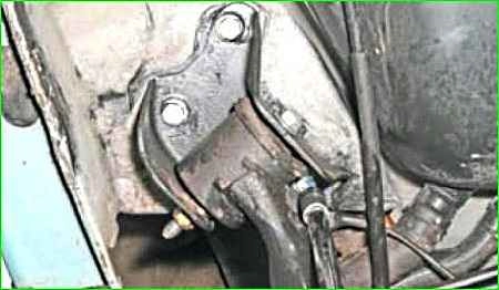 Lada Largus артқы аспа арқалығын қалай ауыстыруға болады