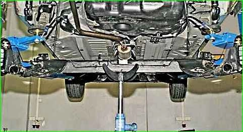 Lada Largus артқы аспа арқалығын қалай ауыстыруға болады