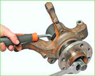 Как заменить подшипник передней ступицы Лада Ларгус
