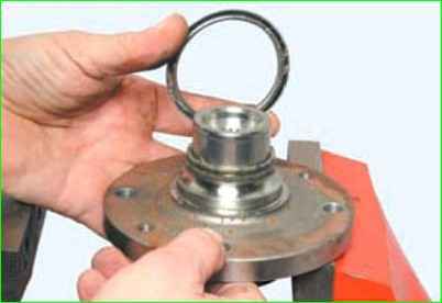 Как заменить подшипник передней ступицы Лада Ларгус