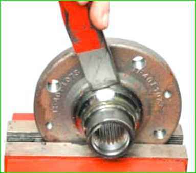 Как заменить подшипник передней ступицы Лада Ларгус