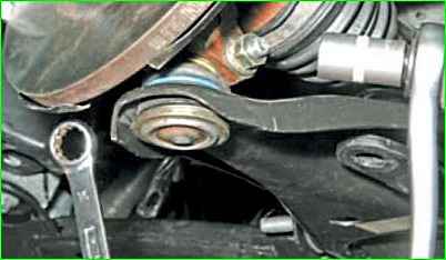 Как снять рычаги передней подвески Лада Ларгус