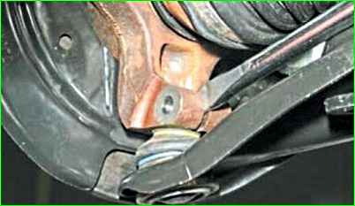 Как снять рычаги передней подвески Лада Ларгус