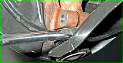 Как снять рычаги передней подвески Лада Ларгус