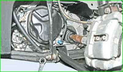 Как снять рычаги передней подвески Лада Ларгус