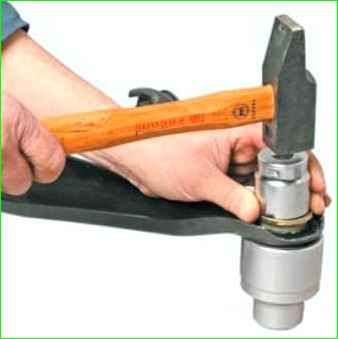 Как заменить шаровую опору передней подвески Лада Ларгус