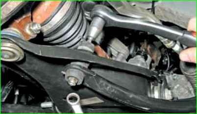 Как снять стабилизатор передней подвески Лада Ларгус