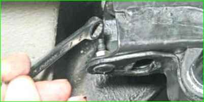 Как снять стабилизатор передней подвески Лада Ларгус