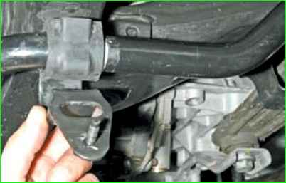 Как снять стабилизатор передней подвески Лада Ларгус