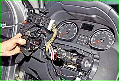 Removing and installing steering column of the Lada Largus car