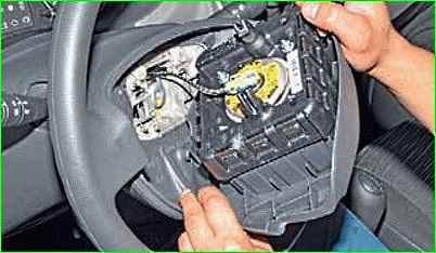 Removing the airbag module